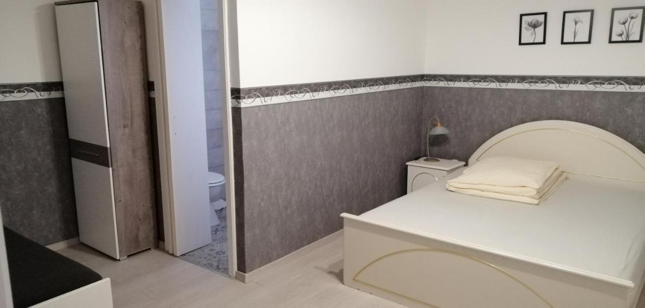 Radek Vendeghaz Es Apartman Halászi 외부 사진