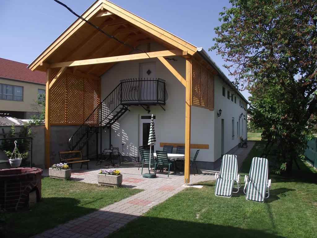 Radek Vendeghaz Es Apartman Halászi 외부 사진