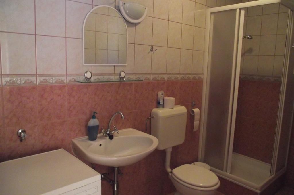 Radek Vendeghaz Es Apartman Halászi 외부 사진